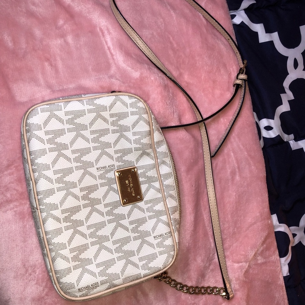 vanilla Michael Kors crossbody purse